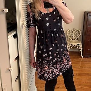 REBORN Short Sleeved Cold Shoulder Boho Tunic Top